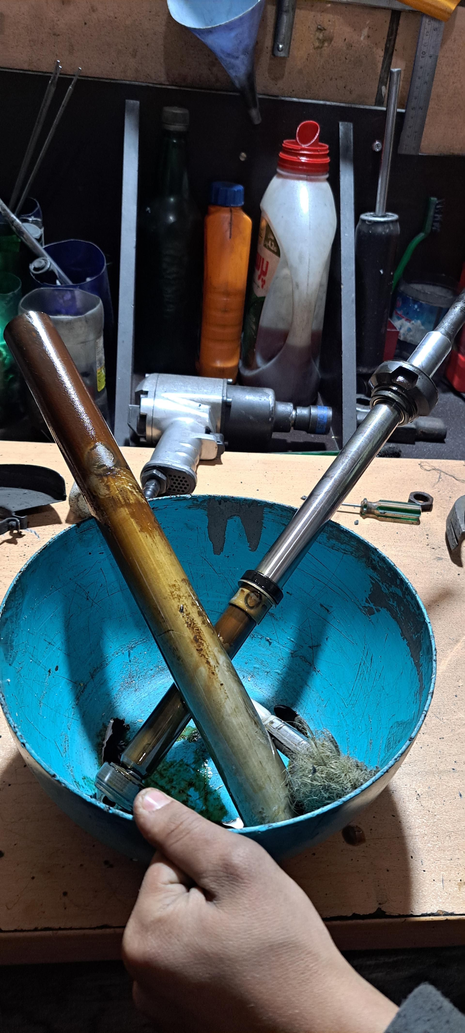 عکس کمک فنر سازی سازانه کمک