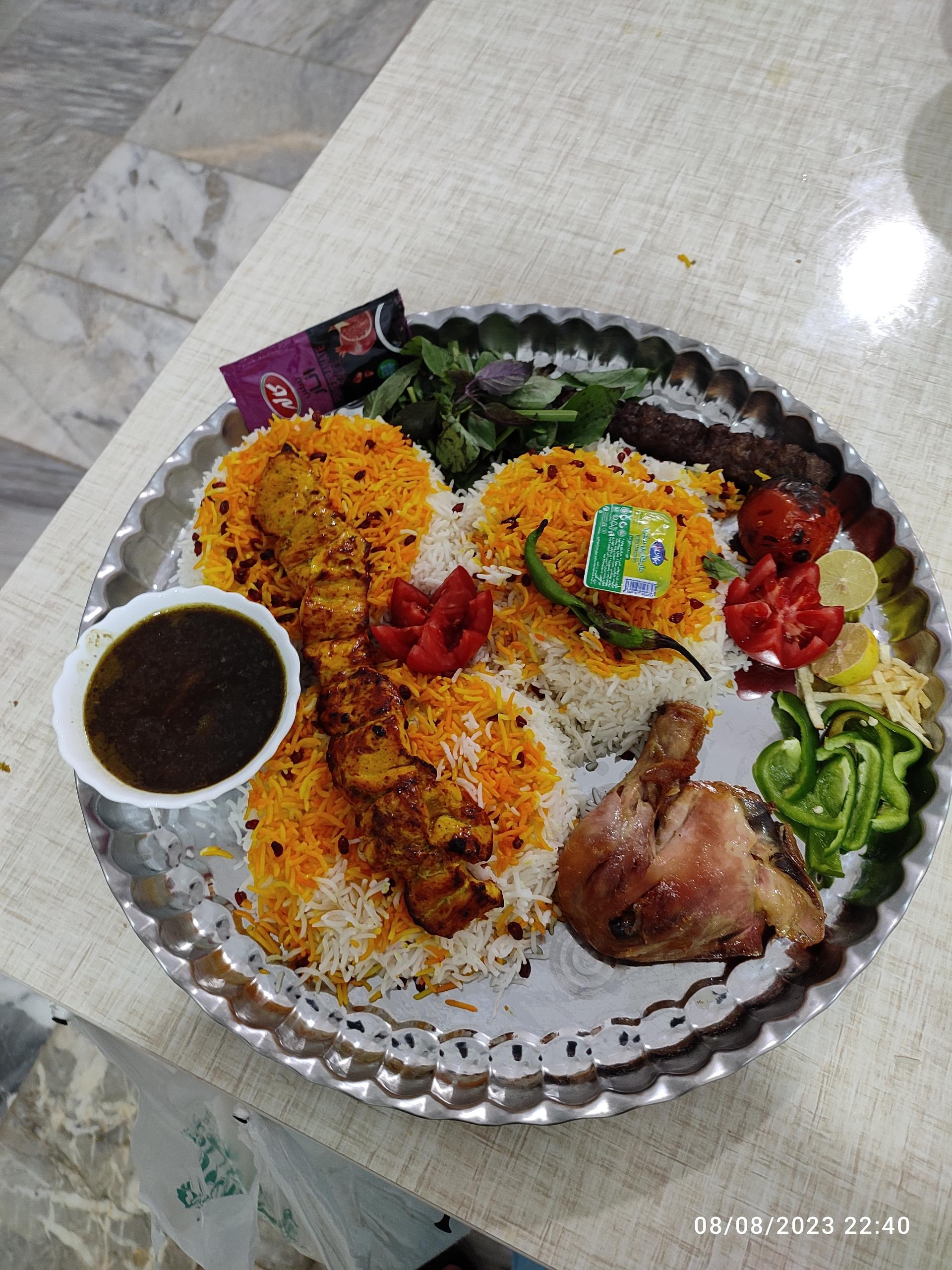 عکس رستوران جوجه طلایی کلاله 