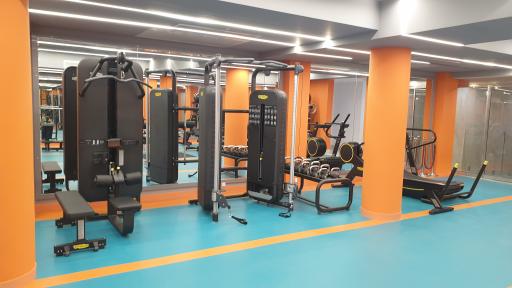 عکس مجموعه آبی و ورزشی هتل میثاق