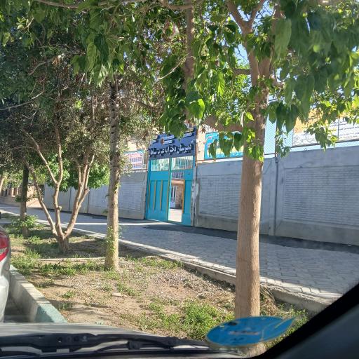 عکس دبیرستان غیردولتی دوره دوم دخترانه عترت سپاهان