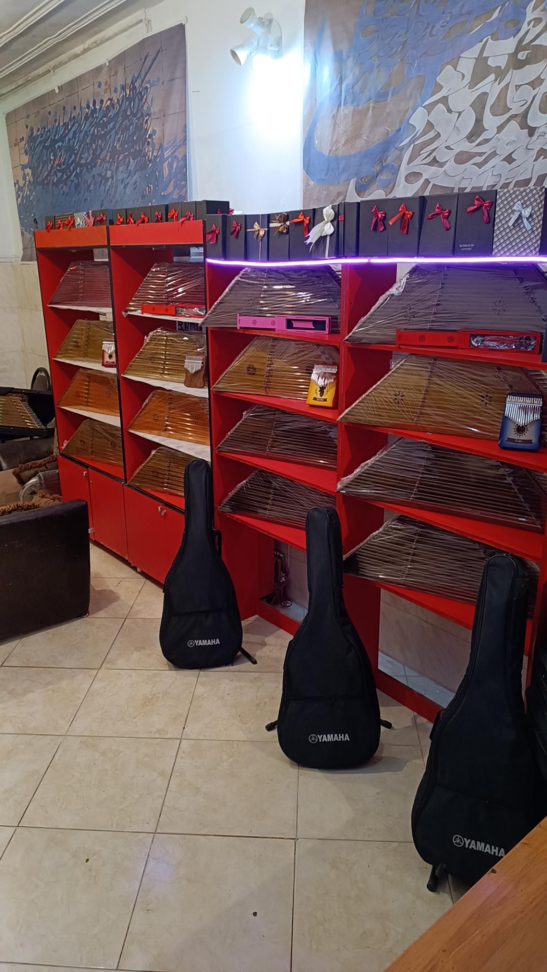 عکس فروشگاه موسیقی هنرنوین
