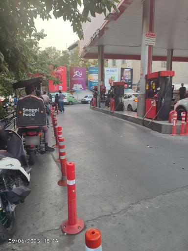 عکس پمپ بنزین چهارراه قنات