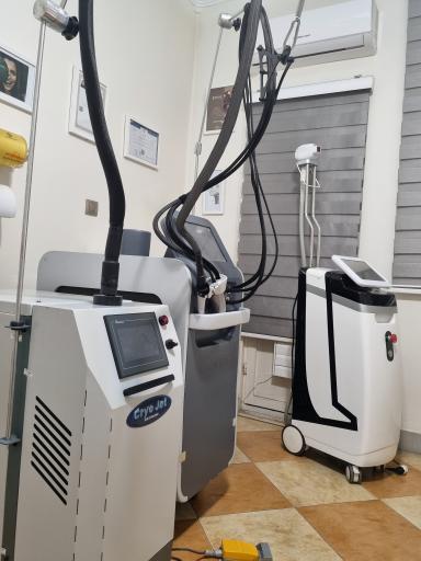 عکس کلینیک پوست مو زیبایی رومنس