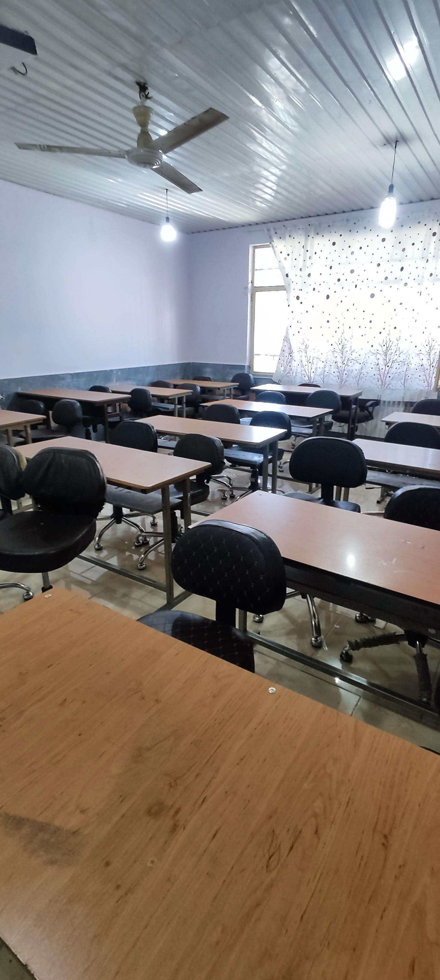 عکس هنرستان فنی و حرفه ای رازی