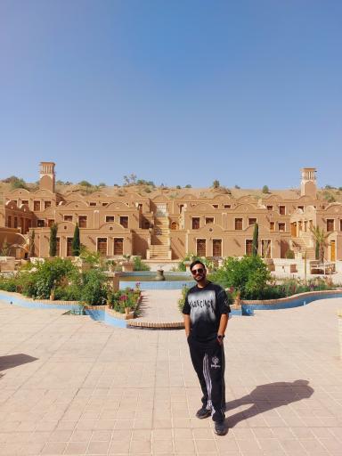 عکس هتل کویری یلو