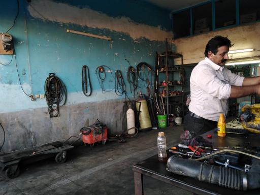 عکس تعمیرگاه اتومبیل