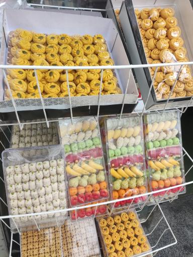 عکس نان و شیرینی استقلال 