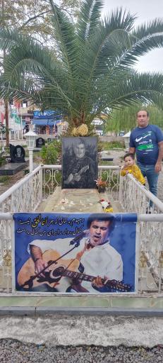 عکس مزار حبیب محبیان