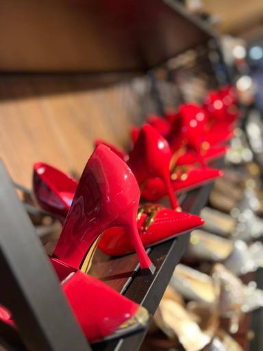 عکس فروشگاه کیف و کفش لوفر