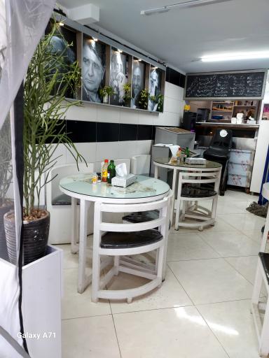 عکس فست‌فود علامت سوال شعبه ۲