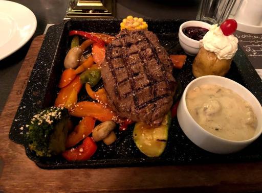 عکس رستوران بین المللی تاویت