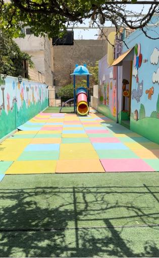 عکس مهد کودک لب خندون