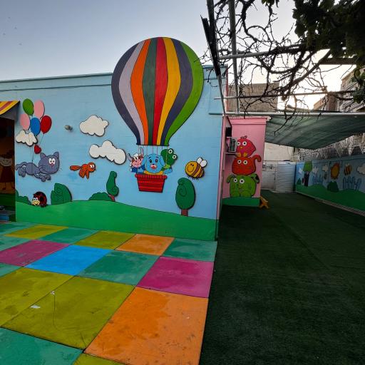 عکس مهد کودک لب خندون