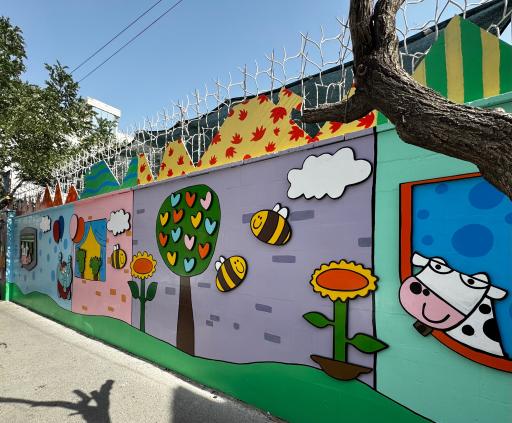 عکس مهد کودک لب خندون