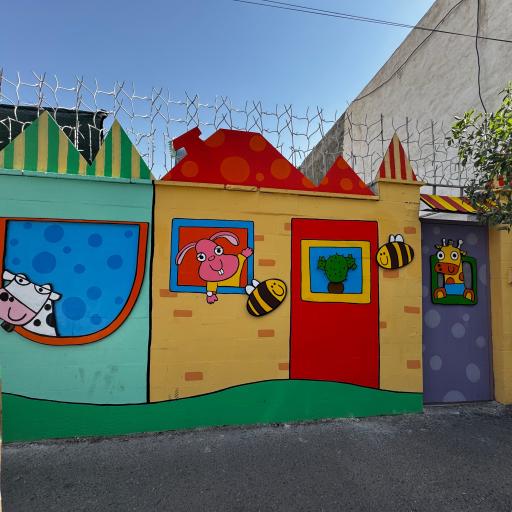 عکس مهد کودک لب خندون