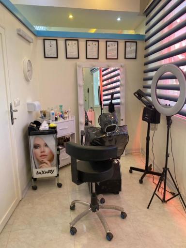 عکس سالن زیبایی نسرین معانی