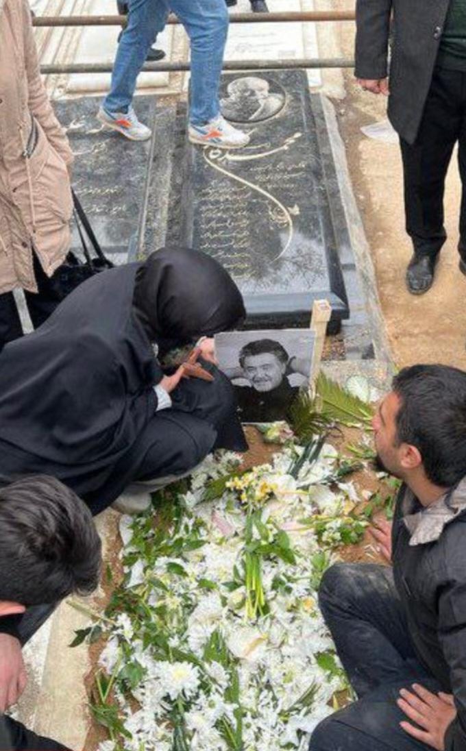 عکس مزار مرحوم رضا رویگری