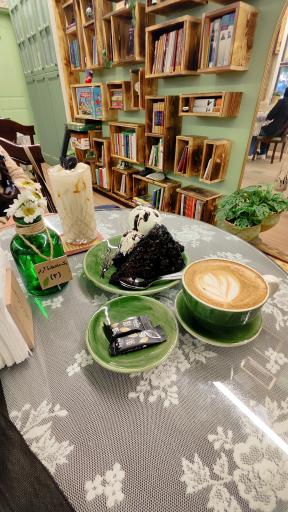 عکس کافه کتاب رگبرگ