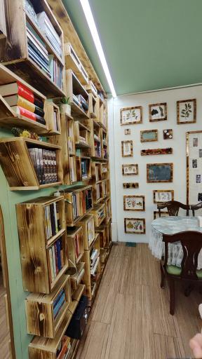 عکس کافه کتاب رگبرگ