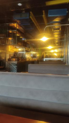 عکس کافه فست‌فود تیک‌آف