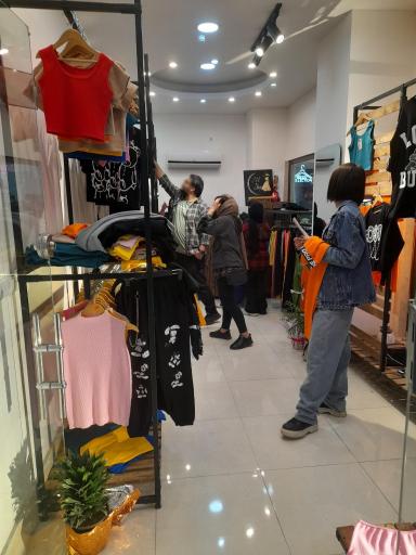 عکس فروشگاه پوشاک زنانه نیل شاپ