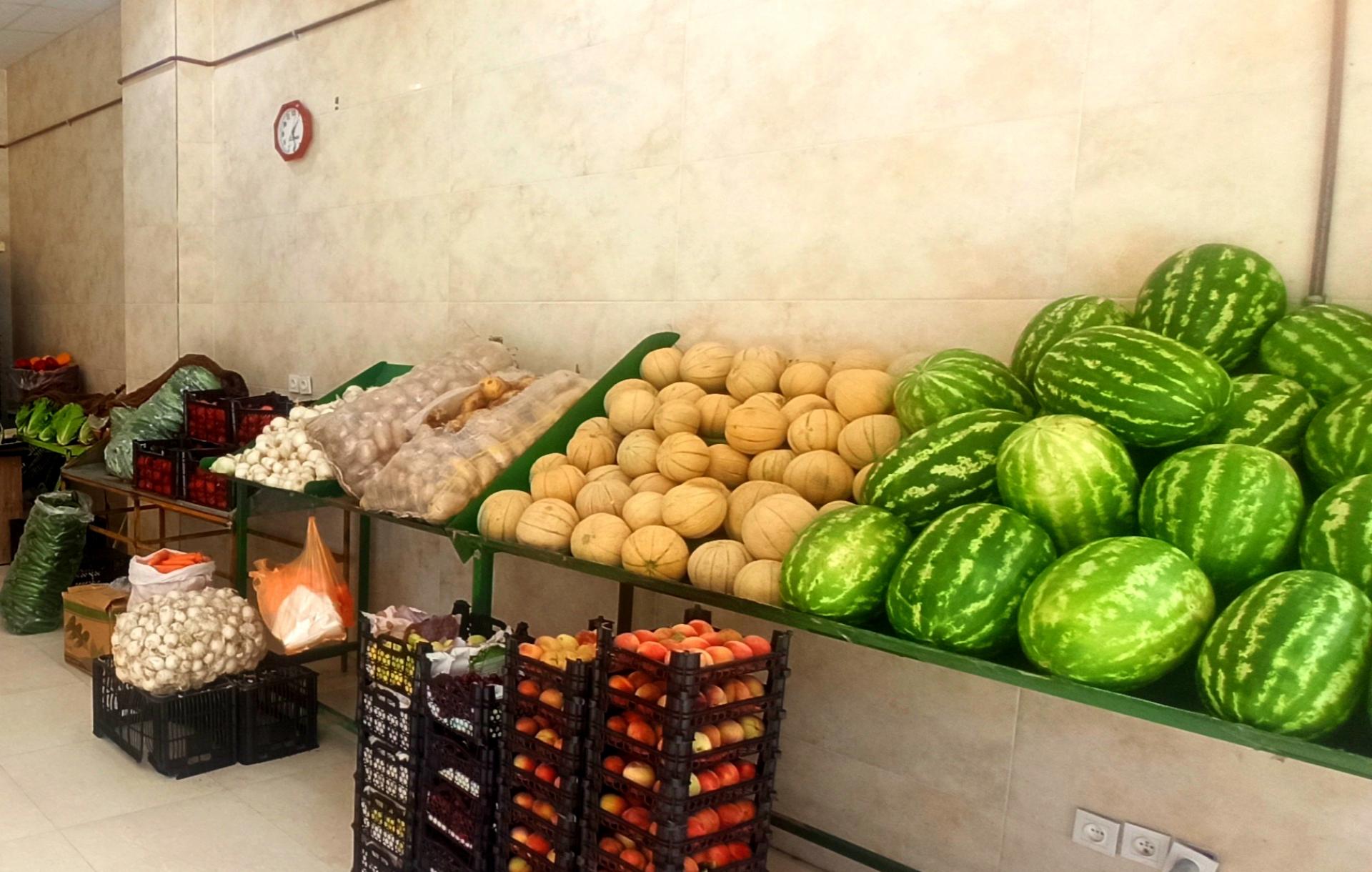 عکس میوه فروشی اکبری