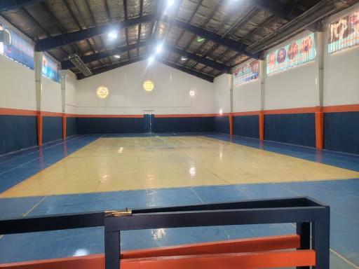 عکس سالن ورزشی صالحین