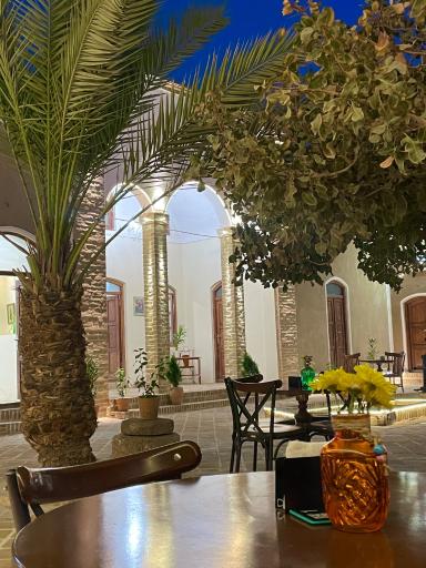 عکس عمارت شمس 