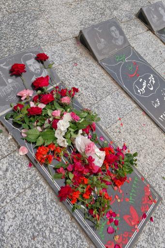 عکس گلستان شهدای سرخنکلاته