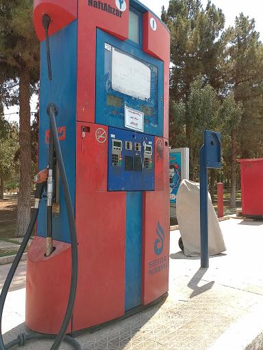 عکس پمپ بنزین