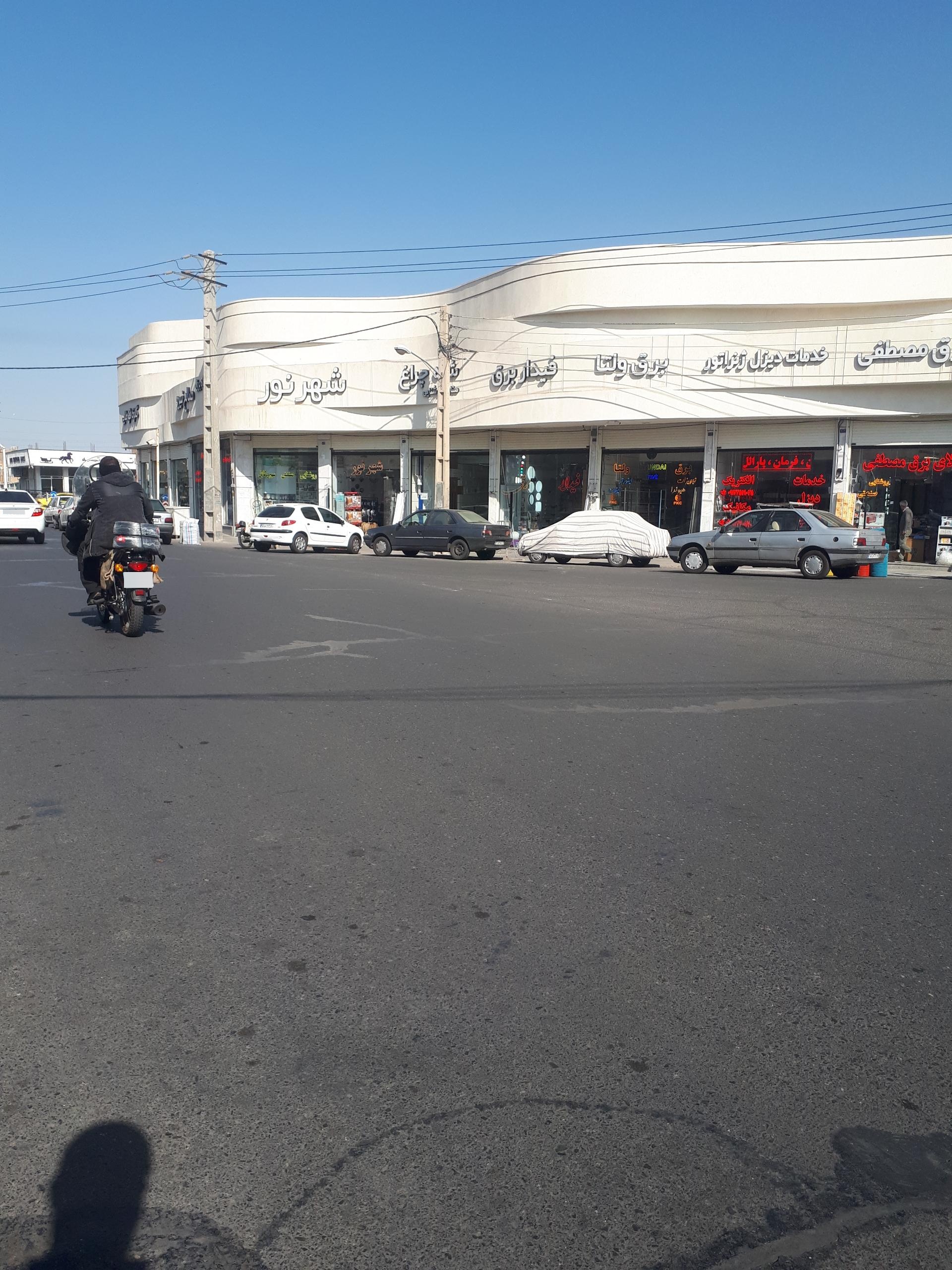 عکس لوستر شهر نور