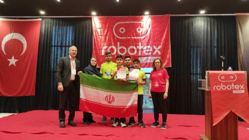 عکس مجتمع آموزشی رباتیک آریانا