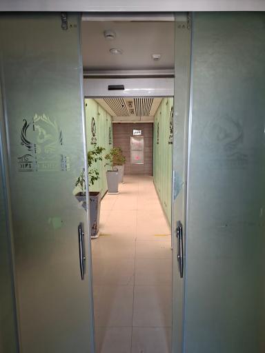 عکس کلینیک زیبایی و کاشت موی سپهر