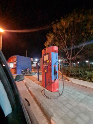 عکس پمپ بنزین