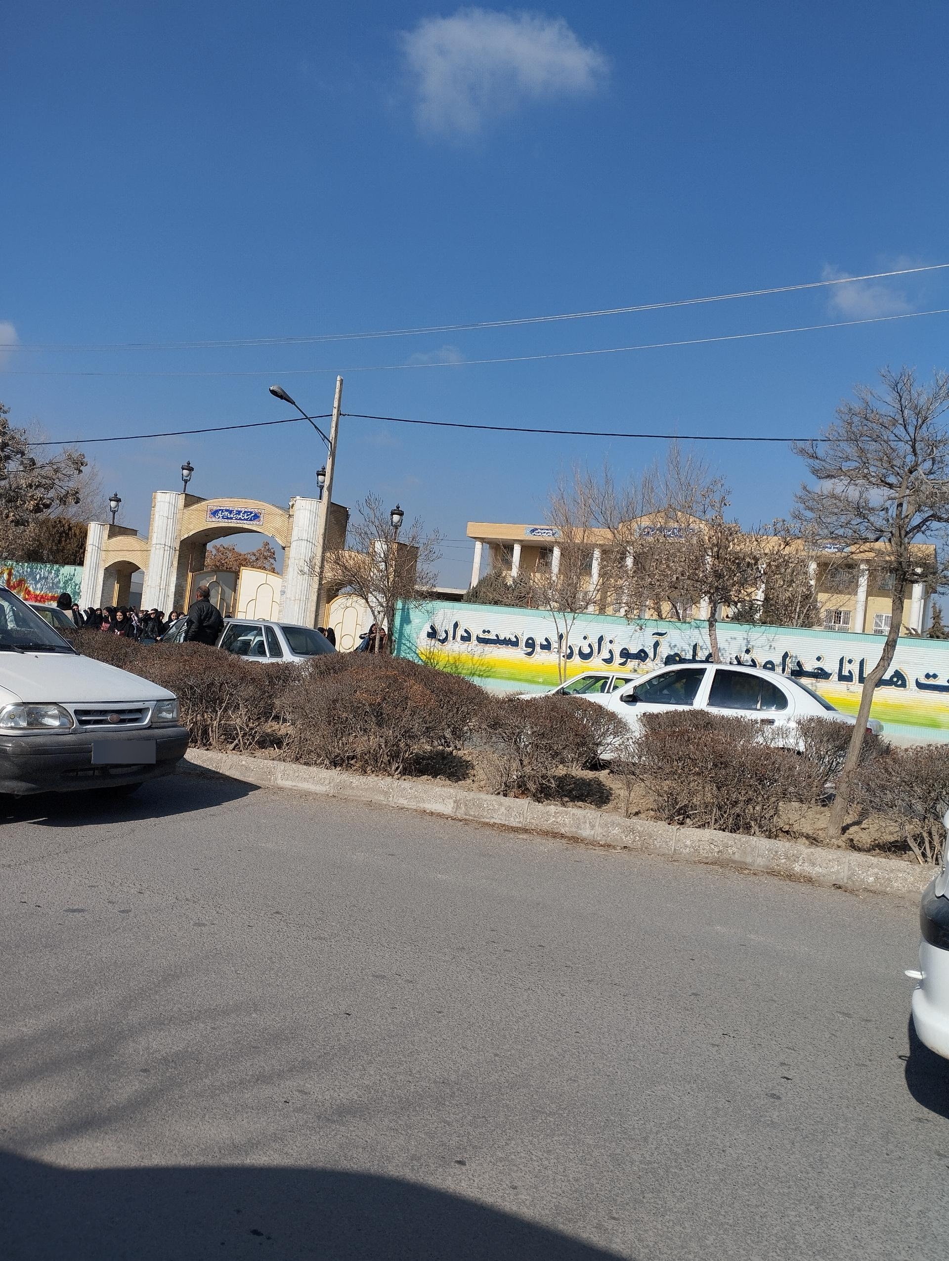 عکس هنرستان دخترانه محمودیه
