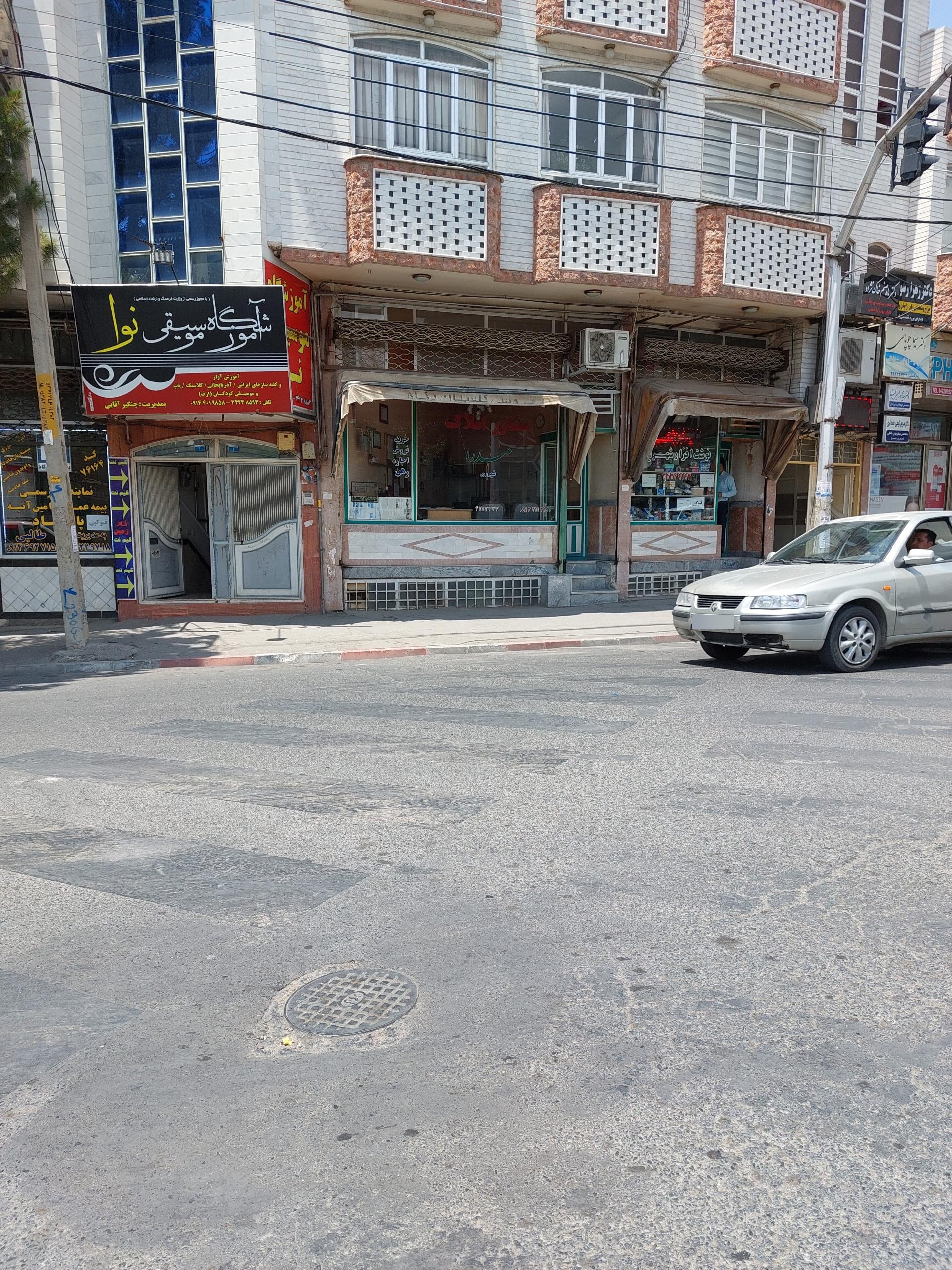 عکس مشاور املاک صدرا