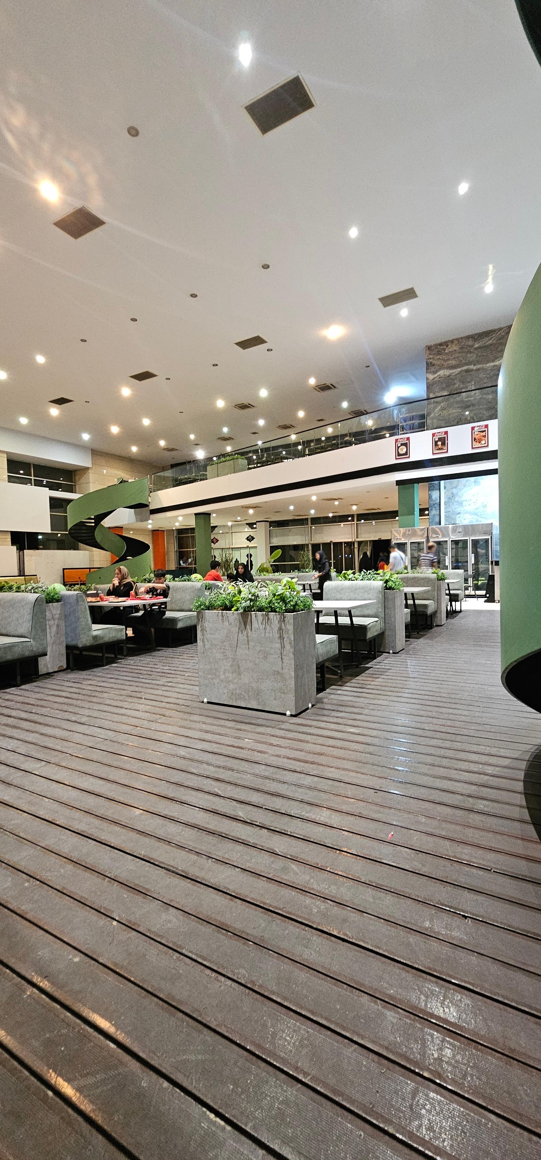 عکس کافه و رستوان سیبینو