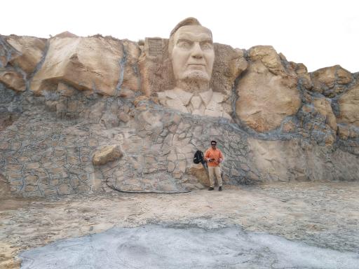 عکس مجسمه یادبود استاد شهریار 