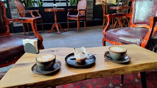 عکس کافه برشته کاری بیدار