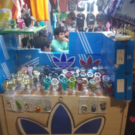 عکس فروشگاه لباس آدیداس