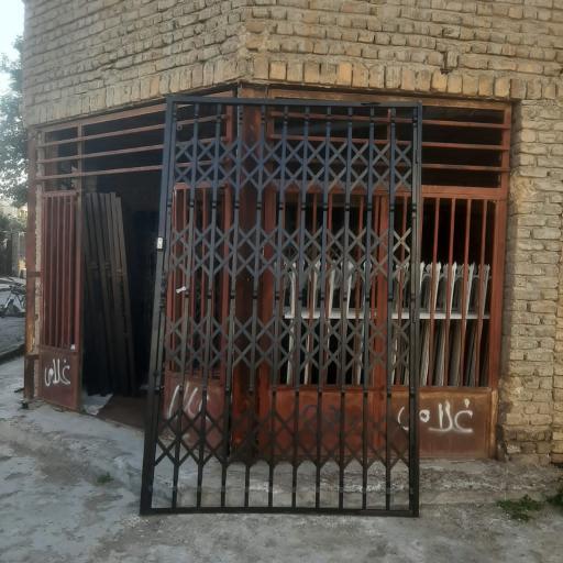 عکس شاخ گوزنی و درب آکاردئونی مهندس غلامی