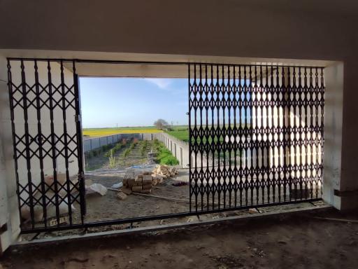 عکس شاخ گوزنی و درب آکاردئونی مهندس غلامی