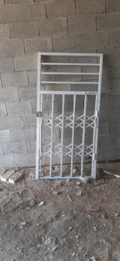 عکس شاخ گوزنی و درب آکاردئونی مهندس غلامی