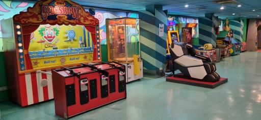 عکس مرکز خرید تیراژه