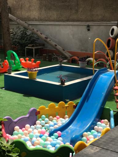 عکس موسسه استعدادیابی ابر سفید