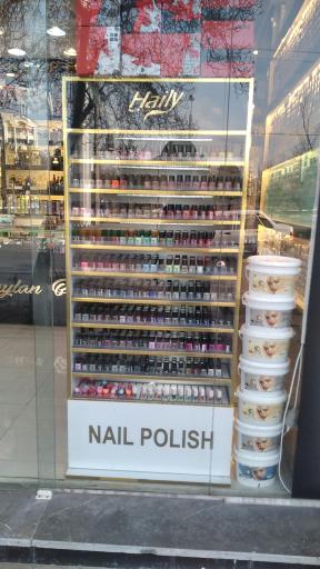 عکس فروشگاه لوازم آرایشی شایلان