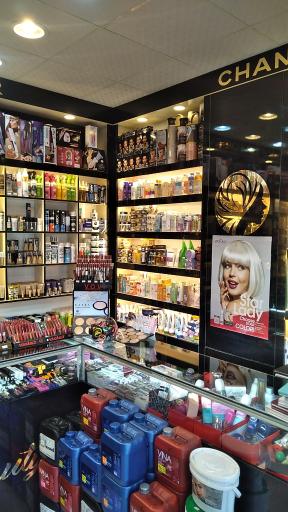 عکس فروشگاه لوازم آرایشی شایلان