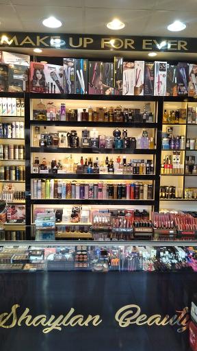 عکس فروشگاه لوازم آرایشی شایلان