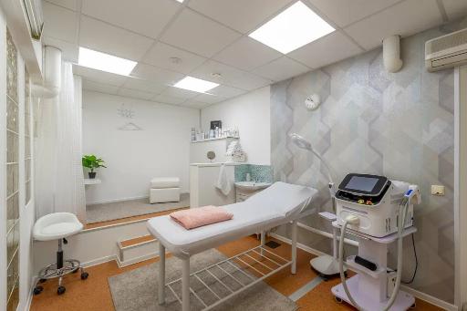 عکس کلینیک تخصصی آسمان