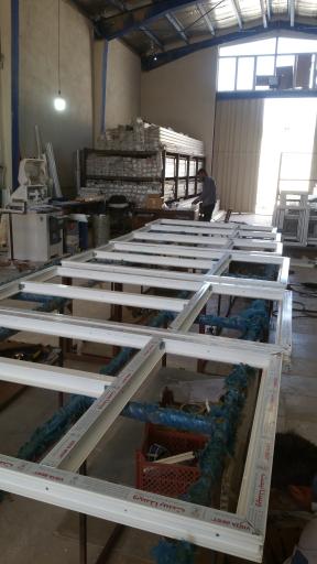 عکس دفتر فروش درب و پنجره دوجداره